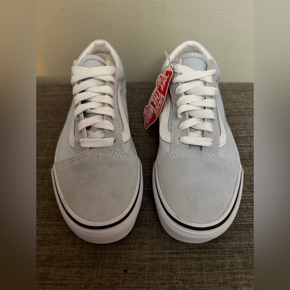 NWT Women's Vans Old Skool Suede Blue & White Shoes Size 5 - Picture 1 of 9